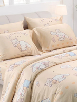 ชุดผ้าปูที่นอน 3.5 ฟุต 4 ชิ้น (ทวินไซซ์) รุ่น TENCEL 500 เส้นด้าย ลายชินนาม่อนโรล ลิขสิทธิ์ SANRIO แ
