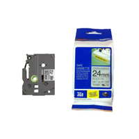TZE-SM951 เทปพิมพ์อักษรแบบติดแน่นพิเศษ ขนาด 24 มม. แบบเคลือบพลาสติก - ดำ/เงิน