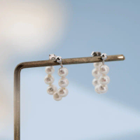 Anting mutiara putih yang dimulakan dengan air tawar “Seven Princess”, saiz 4–6 mm (dengan tekstur p