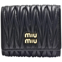 【MIU MIU】經典品牌LOGO皺褶小羊皮短夾(黑色5MH033-MATELASSE-NERO)