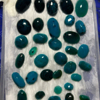 Polkas Bacan Doko Kualitas Mantap Batu Permata Hijau Biru Alami untuk Perhiasan dan Koleksi