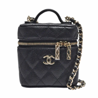 【CHANEL 香奈兒】經典雙C LOGO菱格粒紋牛皮金屬鍊帶手提/斜背小包(黑色AP2503C-BLK-GPN)