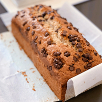 Guna Guna Snack Banana Cake Coklat dengan Tekstur Moist dan Lembut - Kopi, Chips Cemilan Manis Pisan