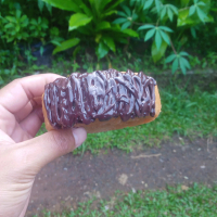 replika kue cromboloni coklat