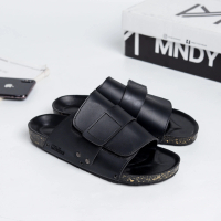 MNDY GSK SANDAL SLOP SLIP ON RAUNG FULL BLACK SANDAL SLOP KULIT CASUAL PRIA SENDAL DISTRO ORIGINAL K