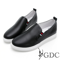 GDC-經典基本素色百搭沖孔透氣舒適休閒鞋-黑色