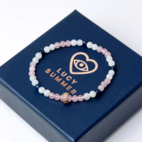 LUCY SUMMER กำไลข้อมือหินแท้ Rose Quartz, Moonstone, Blue Sapphire ขนาด 4 mm +จี้ตัวคั่น Spacer ว้า