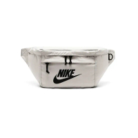 【NIKE 耐吉】IKE SMALL ITEMS WAISTPACKS 白 黑大勾 王一博 斜肩包 大腰包(BA5751-072)
