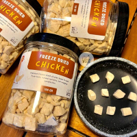 Freeze Dried Cube Chicken 100 gram | Snack for Dog and Cat | Nutrisi Anjing dan Kucing dari 100% dag