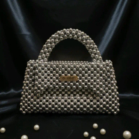 UTHE Tas Wanita Manik-Manik Silver Elegant dengan Desain Mewah dan Detail Mutiara