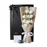 Hadiah bunga bouquet buket bunga sabun import lampu valentine box Putih