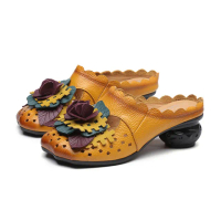 【Vecchio】真皮拖鞋 包頭拖鞋 粗跟拖鞋/真皮復古民族風田園立體撞色花葉造型包頭粗跟拖鞋(黃)