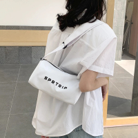 【LEESA】尼龍包包\女生包包\枕頭包\寬肩帶包包\輕量斜背包\輕量側背包\韓國斜背包\潮牌包\圓筒