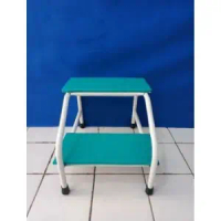 TANGGA PASIEN BESI Footstep Bed Pasien Banyak Warna Hitam Hijau Dimensi 45x41x33cm Pipa Besi Tebal K