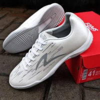 Specs Sepatu Futsal Lightspeed Reborn Putih Silver Desain Elegan Kualitas Terbaik Performa Optimal