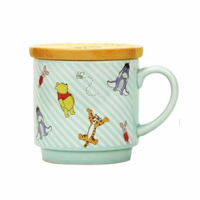 小禮堂 迪士尼 小熊維尼 陶瓷馬克杯 附木蓋 寬口杯 咖啡杯 茶杯 300ml (綠 斜紋)