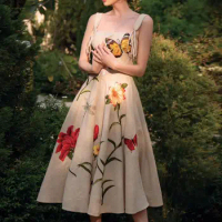 Vietnam Niche 2024 Summer New Women Three-Dimensional Flower Strap Dress Waist Slim Fit Sweet Long Dress