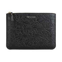 【Comme Des Garcons CDG】母親節禮物 COMME DES GARCONS簡約燙印LOGO小牛皮浮雕壓花拉鍊手拿錢包(campai