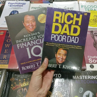 Paket 2 Buku Rich Dad Poor Dad & Rich Dad's Increase Your Financial IQ