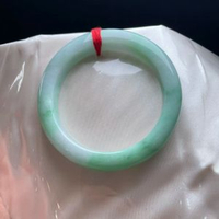 緬甸手鐲飄綠翡翠手鐲玉質細膩顏色正陽清爽乾淨大氣優雅東方韻味
