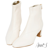 Ann’S 充滿自信-美型貼腿剪裁方頭扁跟短靴6cm(米白)