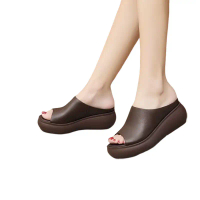Sandal Baji Retro, Kulit Lembut, Untuk Wanita, Rekaan Ringkas, Tapak Tebal, Musim Baru 2025 sandal  