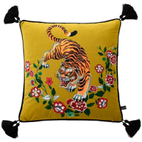 Retro Tiger Pillows Yellow Cushion Case Luxury Flora Velvet Decorative Pillow Cover For Sofa 45x45 50x50 60x60 Home Decoration
