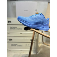 รองเท้าวิ่ง Alo Yoga 2025Alo สีขาว สบายและนุ่ม เหมาะสำหรับทั้งผู้ชายและผู้หญิง