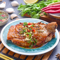 任-大成  泰式椒麻雞(雞腿210g/包；椒麻汁60g/包；調味肉品，需加熱調理)