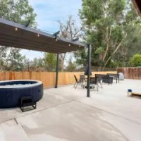 住宿 Urban Retreat Fun Relax Self Check-In Hot Tub Foosball Fire Pit Cornhole The Woods Trailer Park