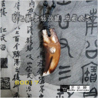 Men's Pendant Imitation Wolf Tooth Bone Carving Pendant Gossip Yiwu Small Jewelry Wholesale Stall Two Yuan Store