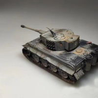 1/72 WWII German Tiger tank, fine livery