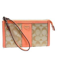 COACH 專櫃款 粉橘色織布材質拉鍊手拿長夾-附禮盒