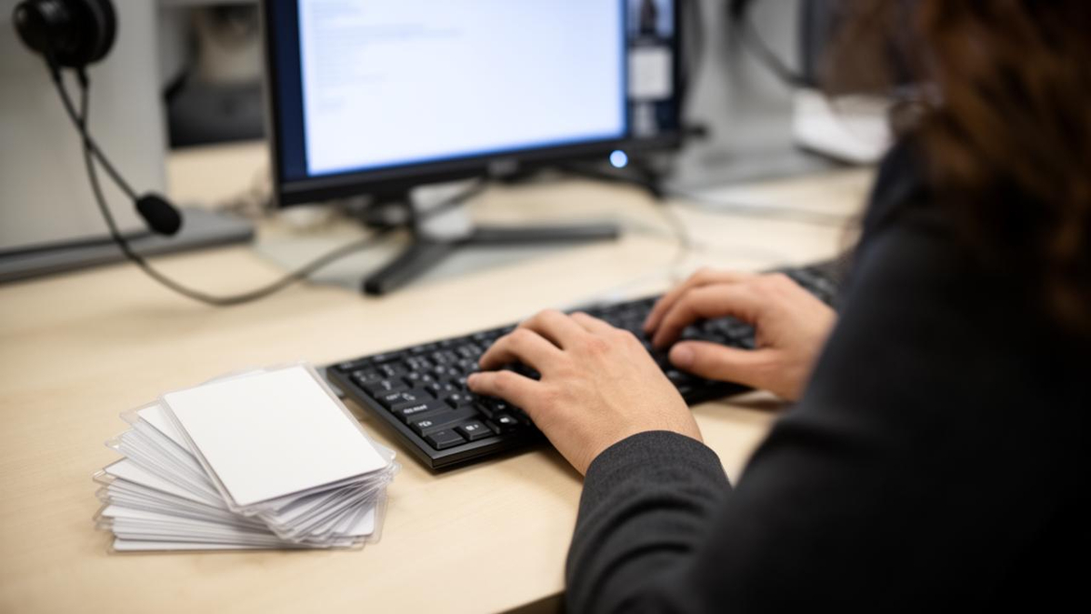 Hackers Breach Staples' Internal System, Allegedly Issue ¥790 Million Worth of G...