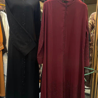 Ghumaisha Abaya Payet Ranting Jettblack dengan Desain Elegan dan Detail Payet yang Menarik