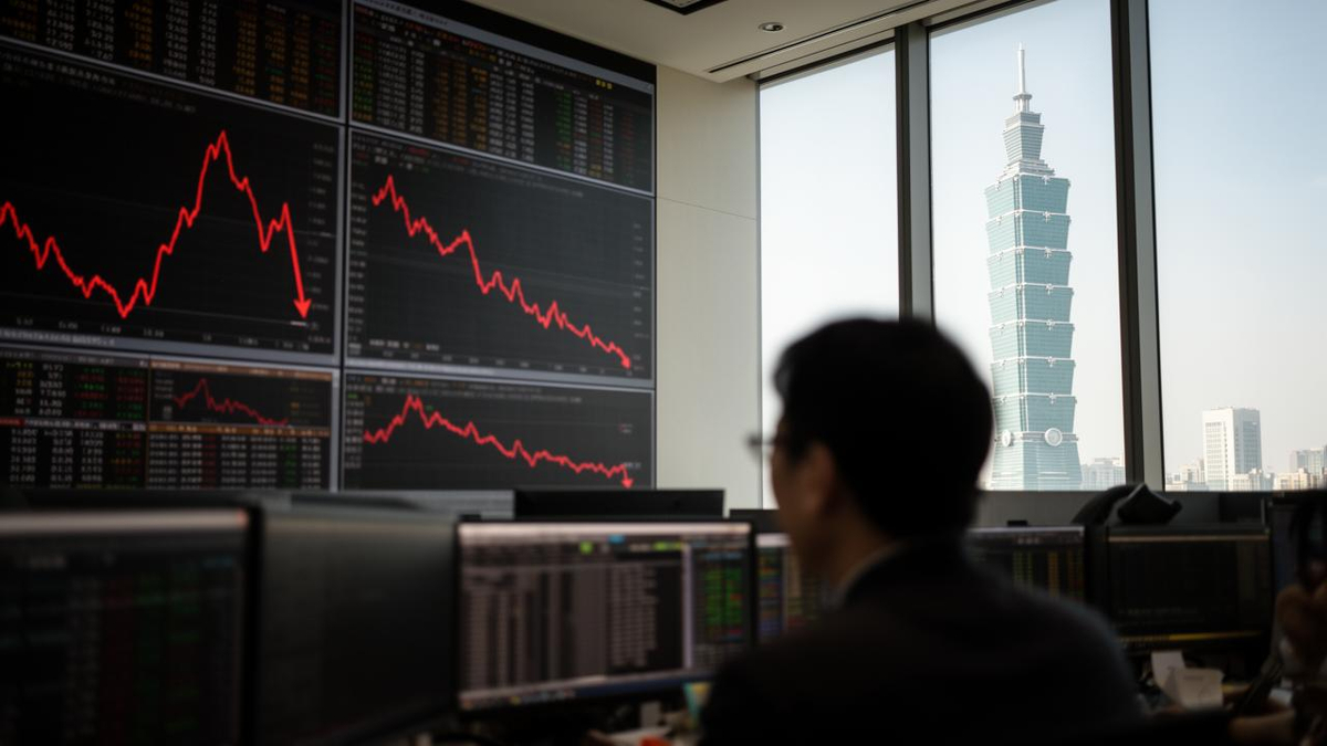 Taiwan Stocks Plunge 784 Points; Three Newly Listed ETFs All Fall Below Issue Price