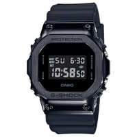 送禮首選★CASIO卡西歐 金屬酷黑G-SHOCK系列(GM-5600B-1) 附防塵袋+提袋【全館滿額折價★APP下單點數4倍送】線上購買享_實體門市同步服務