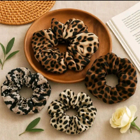 karet rambut kain gif RANDOM motif macan tutul