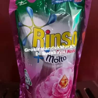 Rinso Molto Detergent Cair Rose Fresh 750 ml