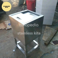 Ice Bin/ Tempat Es Batu/ Ice Box dengan kaki / kotak es