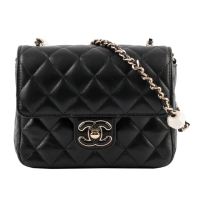 【CHANEL 香奈兒】黑色CC Logo 小羊皮愛心及球狀串珠鍊帶迷你斜背包(黑色)