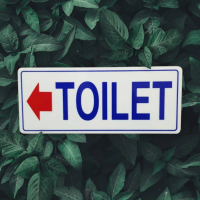 Acrylic papan label arah TOILET KIRI