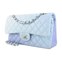 【CHANEL 香奈兒】經典菱格紋小羊皮漸層鏈帶肩背/斜背包(水藍/25CM)