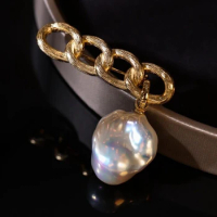Natural Freshwater Aurora Bright White Baroque Pearl Brooch S925 Sterling Silver with Four Circles and Gold Wire Drawing Process
