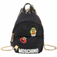 Moschino x SesameStreet 芝麻街聯名 刺繡迷你背包造型鍊帶斜背/腰包(黑色)