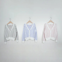 【CUMAR】溫暖絨感格紋珍珠釦長袖針織外套(粉 紫 灰/魅力商品)