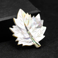 Handmade White Mother of Pearl Salt Water Sea Shell Maple Leaf Brooch Canada Characteristic Pin Badge Ladie Jewelry Collect Gift
