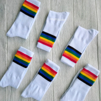 kaos kaki panjang motif stripe/kaos kaki olah raga/kaos kaki pria dan wanita/kaos kaki putih garis-g
