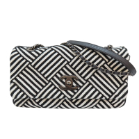 【二手名牌BRAND OFF】CHANEL 香奈兒【再降價】黑白色 帆布 斜紋 鍊帶肩背包