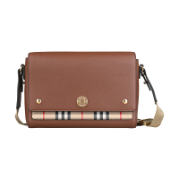 【BURBERRY 巴寶莉】BURBERRY Note金屬圓標LOGO荔枝紋小牛皮吸釦式翻蓋肩背斜背包(棕x米格紋)